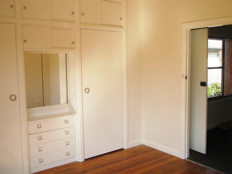 2/32 Green Street, Airport West VIC 3042