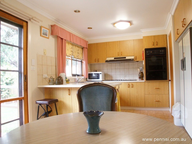 2/38 Windsor Avenue, Strathmore VIC 3041