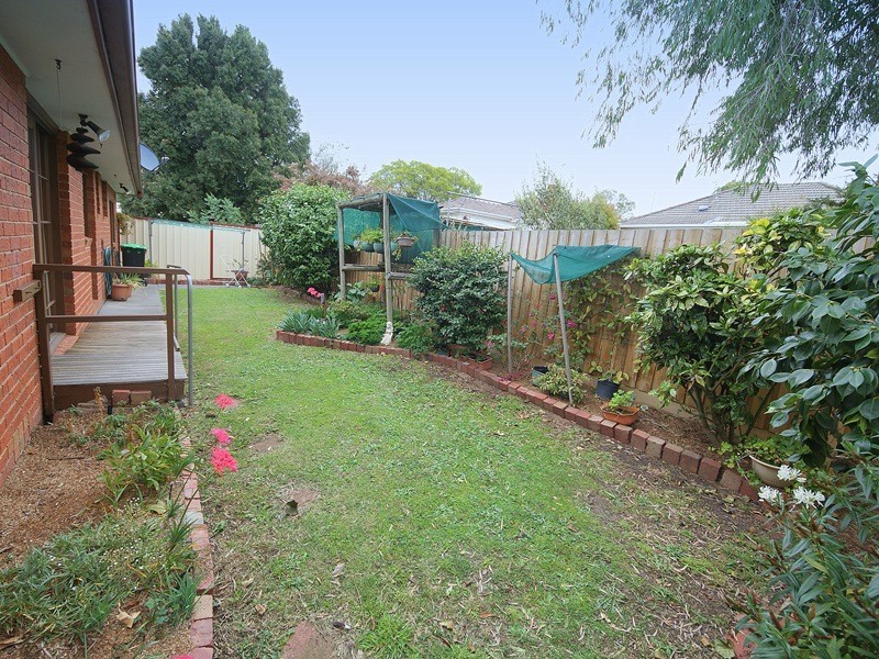 2/38 Windsor Avenue, Strathmore VIC 3041