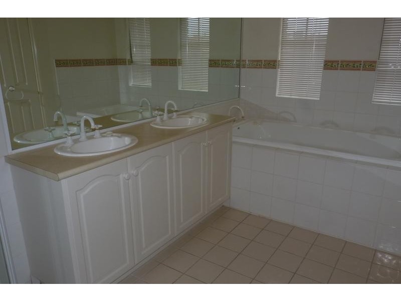 41 The Crest,, Attwood VIC 3049