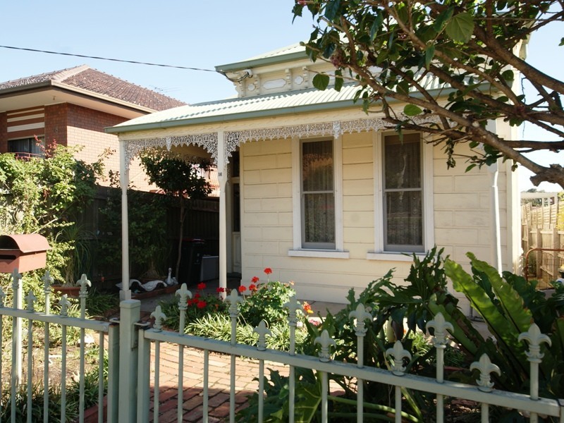 16 Robb Street, Essendon VIC 3040