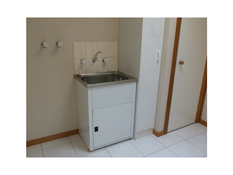 2/11 Jessie Street, Oak Park VIC 3046