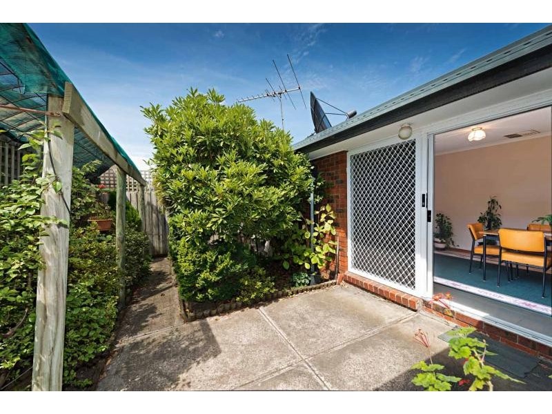 2/11 Jessie Street, Oak Park VIC 3046