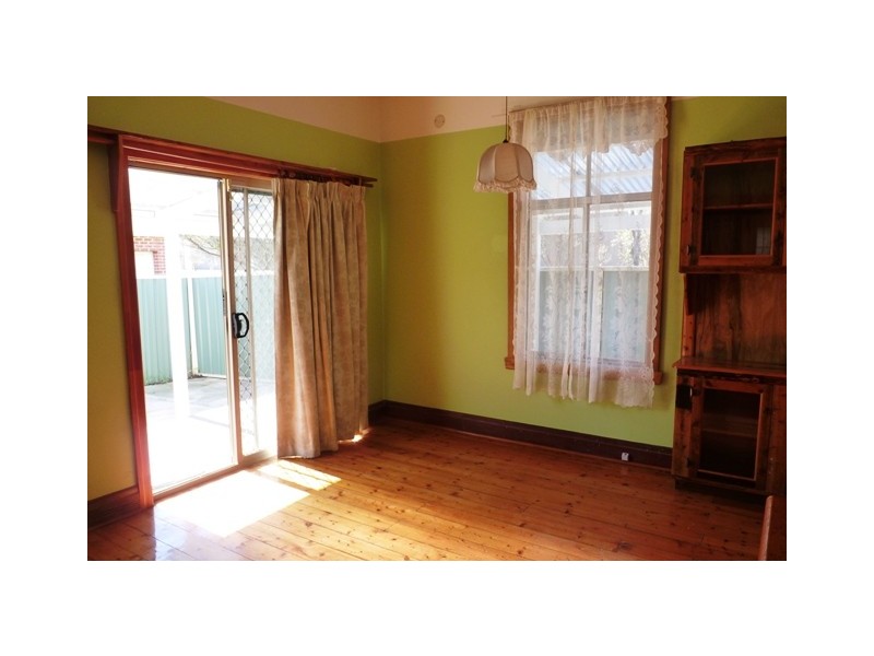 1/2 Glencairn Avenue, Deer Park VIC 3023