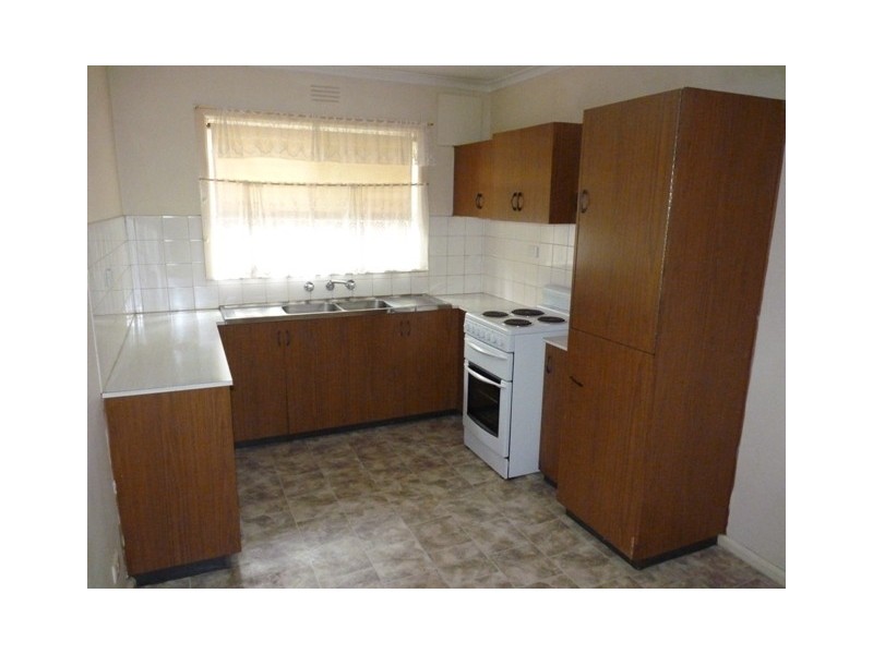 2/11 Tweedside Street, Essendon VIC 3040