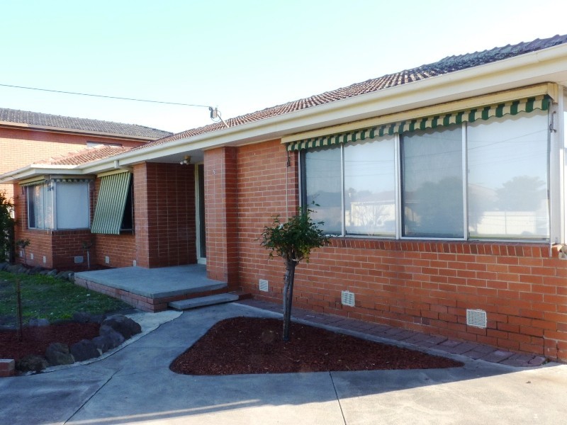 5 Sutton Close, Gladstone Park VIC 3043