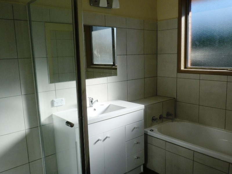 5 Sutton Close, Gladstone Park VIC 3043