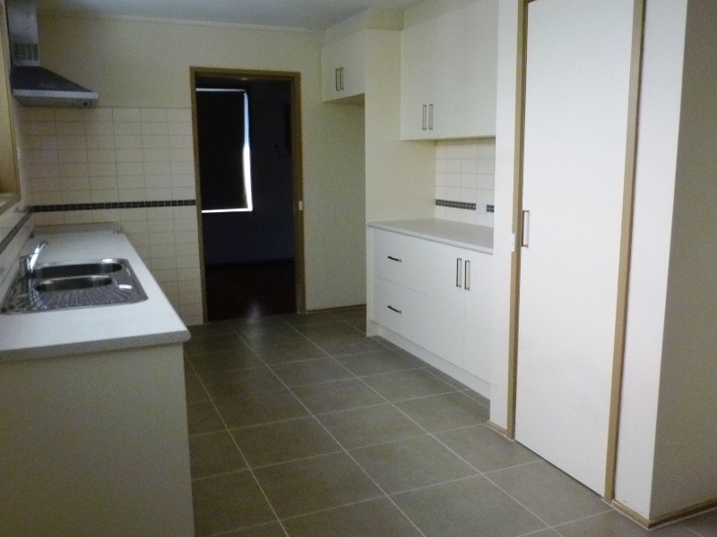 5 Sutton Close, Gladstone Park VIC 3043