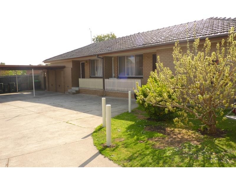 2/22 Windsor Avenue, Strathmore VIC 3041