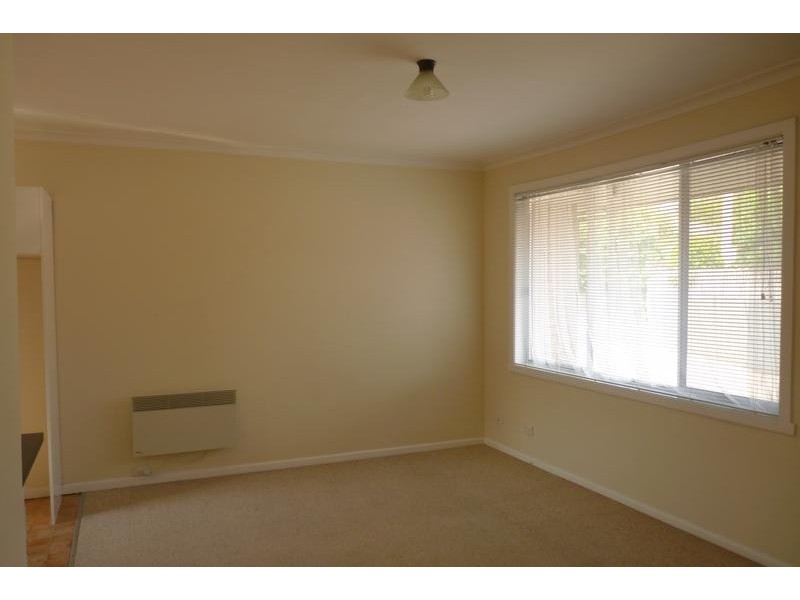 2/22 Windsor Avenue, Strathmore VIC 3041