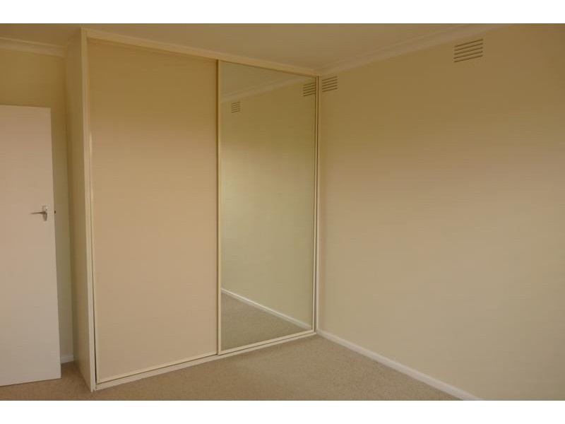 2/22 Windsor Avenue, Strathmore VIC 3041