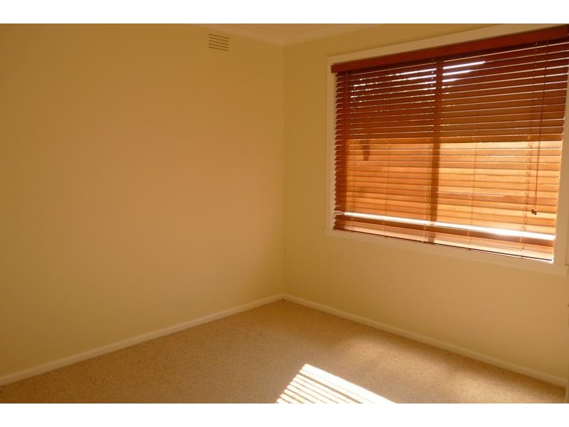 2/22 Windsor Avenue, Strathmore VIC 3041