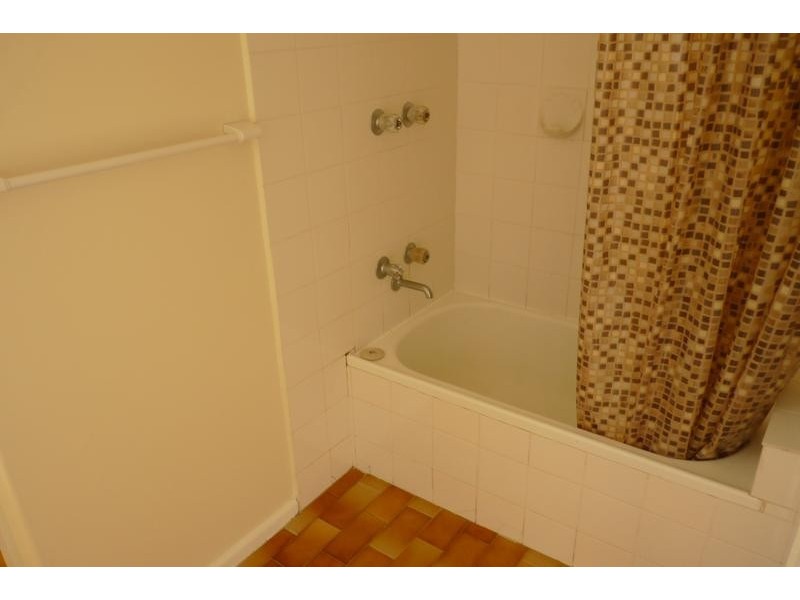 2/22 Windsor Avenue, Strathmore VIC 3041