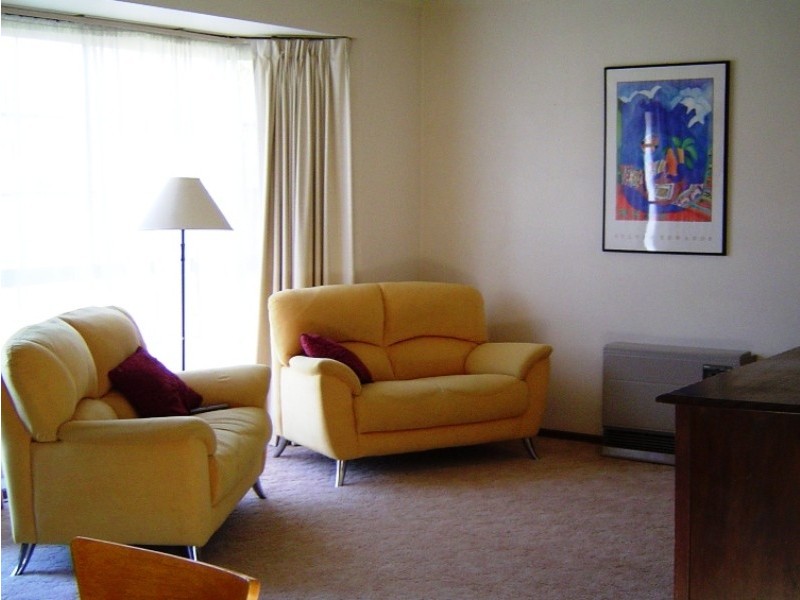 105 Hoffmans Rd, Niddrie VIC 3042