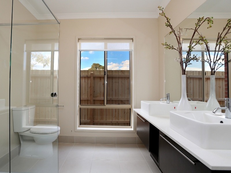 2 Mara Court, Taylors Lakes VIC 3038