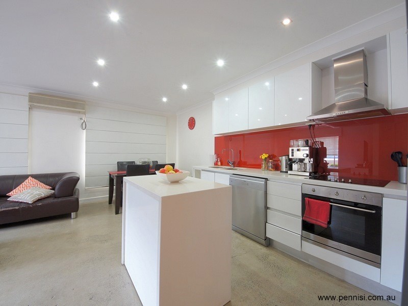 4 Holberg Street, Moonee Ponds VIC 3039