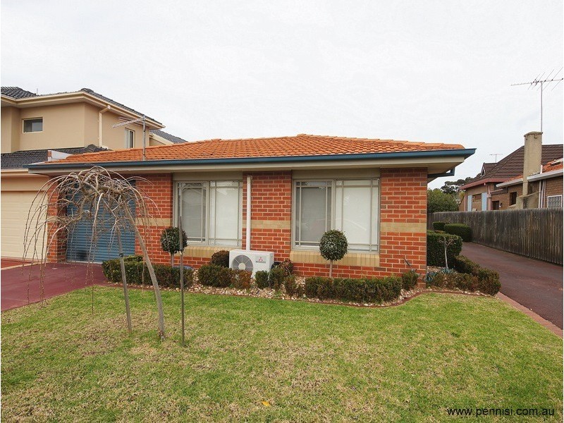 4 Holberg Street, Moonee Ponds VIC 3039