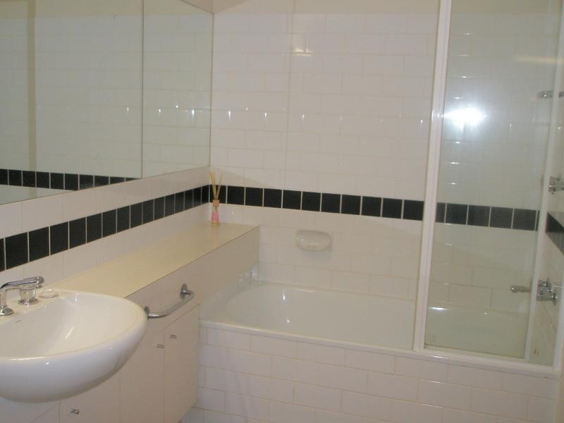 2/3 Miles Street, Southbank VIC 3006