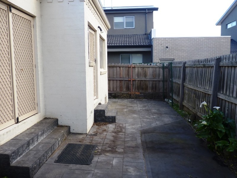 2/22 Ethel Street, Oak Park VIC 3046