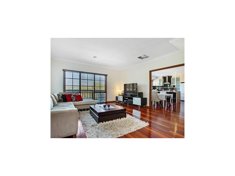 9 Riverside Avenue, Keilor VIC 3036
