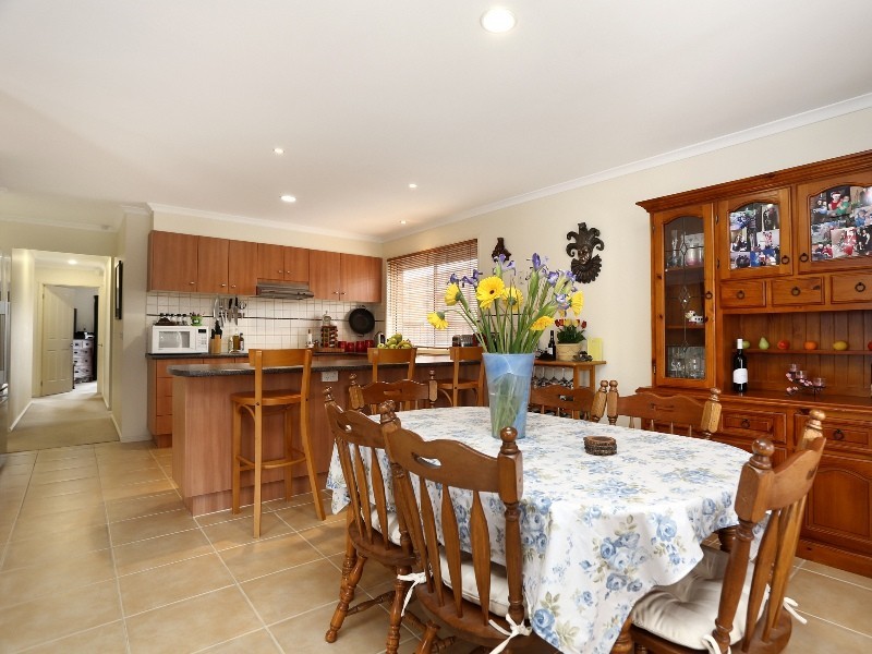 71 Timele Drive, Hillside VIC 3037