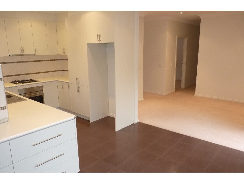 2/16 Bowes Ave, Airport West VIC 3042