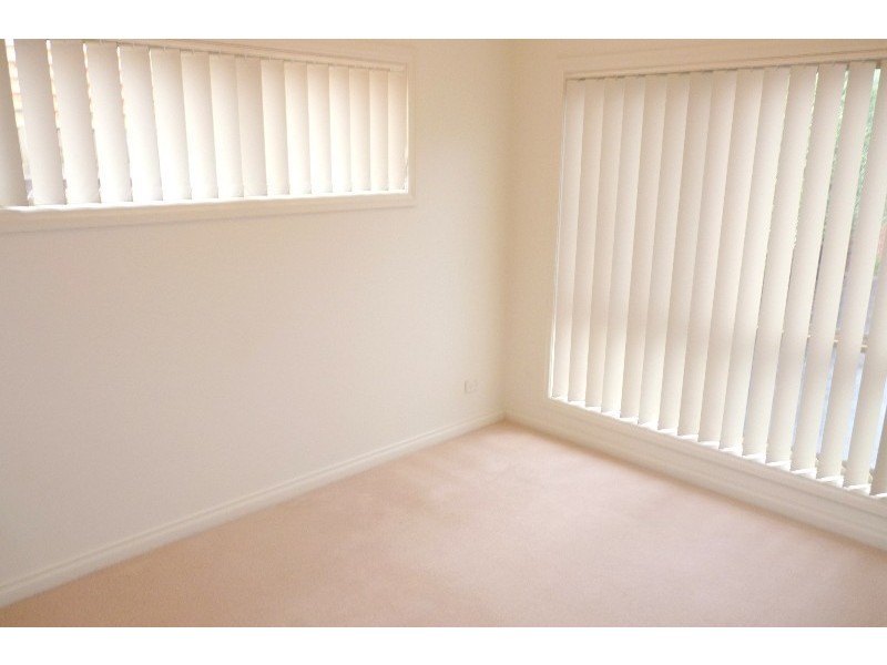 2/16 Bowes Ave, Airport West VIC 3042