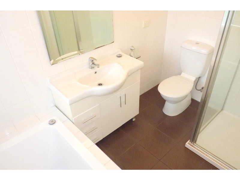 2/16 Bowes Ave, Airport West VIC 3042