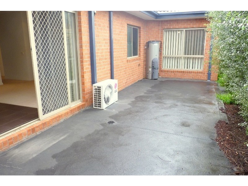 2/16 Bowes Ave, Airport West VIC 3042