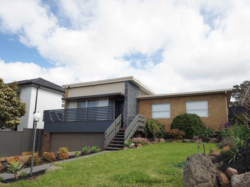 19 Woolart Street, Strathmore VIC 3041