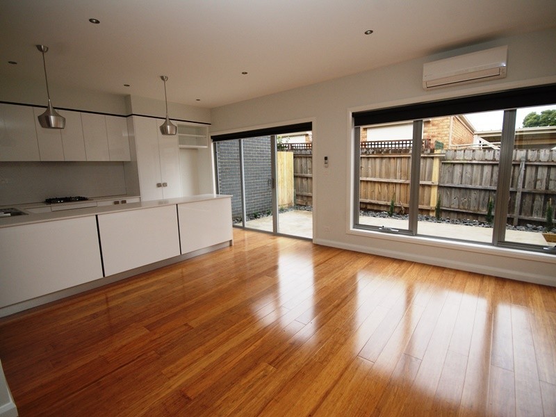 2/70 Sharps Road, Tullamarine VIC 3043