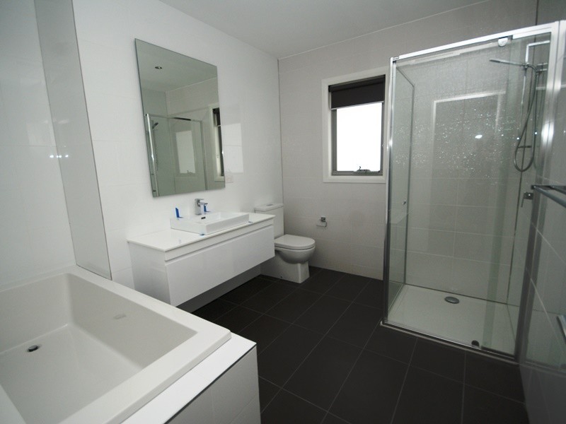 2/70 Sharps Road, Tullamarine VIC 3043