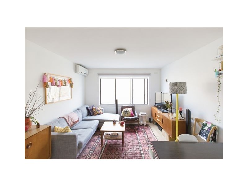 2/19 Barnett Street, Kensington VIC 3031