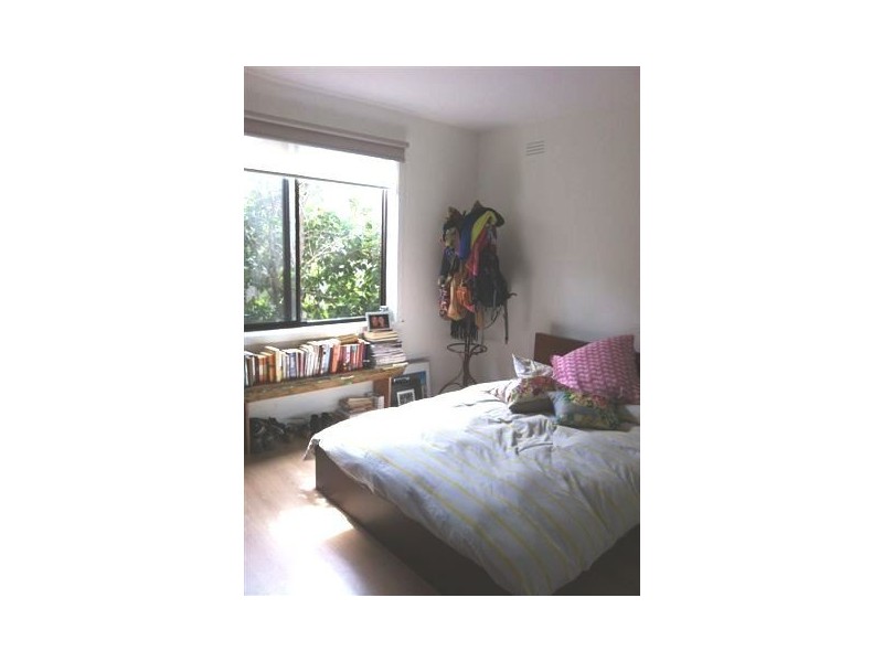 2/19 Barnett Street, Kensington VIC 3031