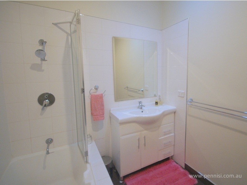 3/16 Bowes Avenue, Airport West VIC 3042