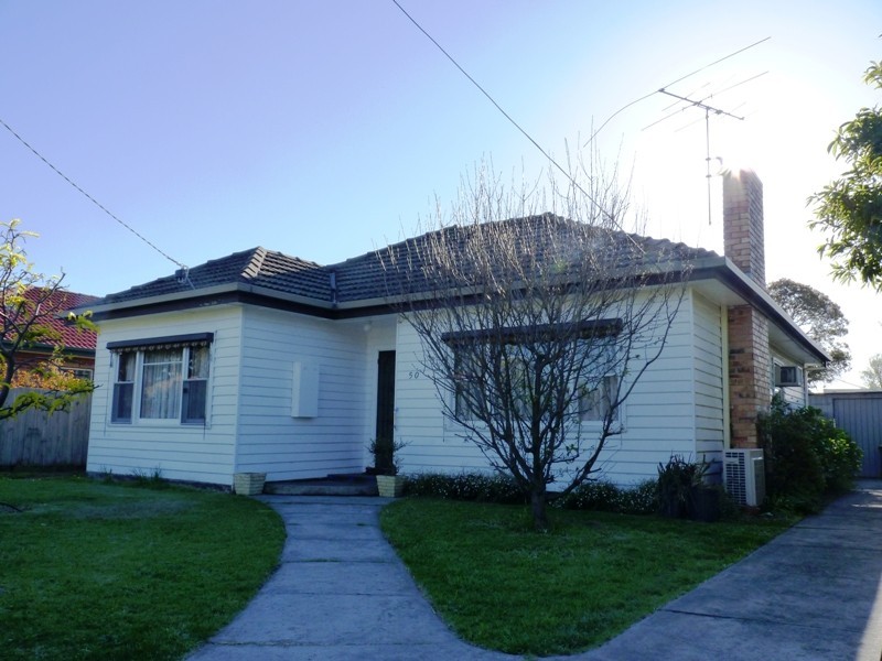 50 Watt Ave, Oak Park VIC 3046