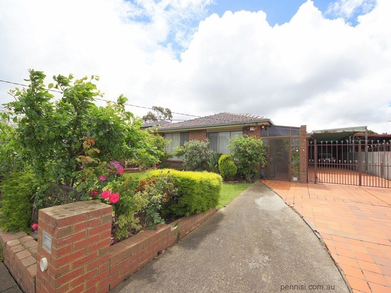 24 Heatherlea Crescent, Keilor East VIC 3033