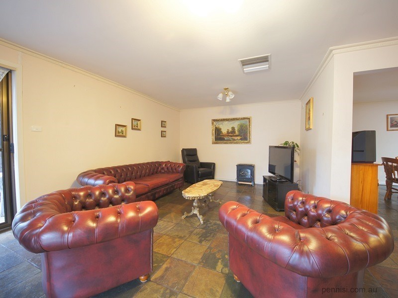 24 Heatherlea Crescent, Keilor East VIC 3033