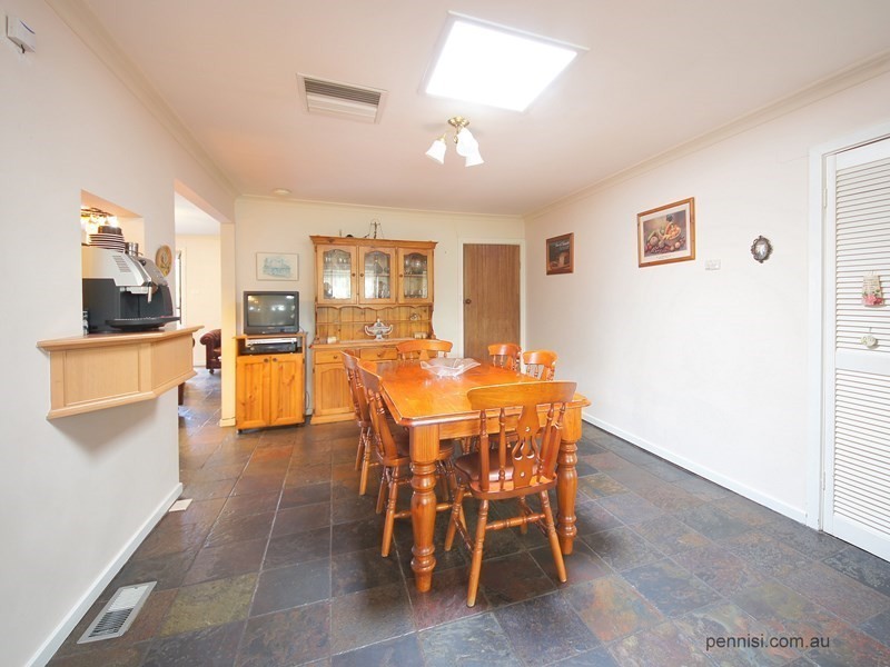 24 Heatherlea Crescent, Keilor East VIC 3033