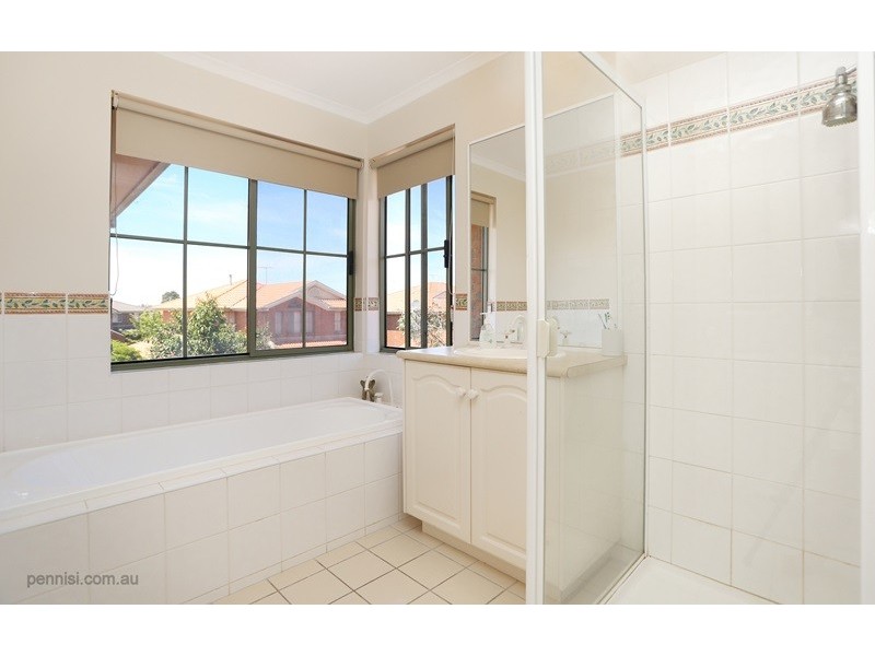 41 The Crest, Attwood VIC 3049