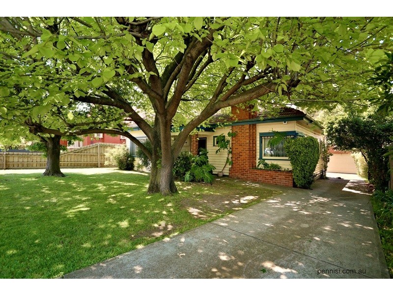 54 Carnarvon Road, Strathmore VIC 3041