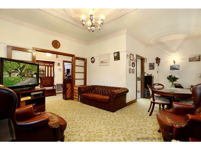 54 Carnarvon Road, Strathmore VIC 3041