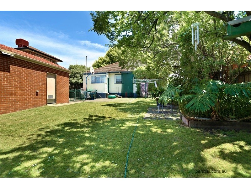 54 Carnarvon Road, Strathmore VIC 3041