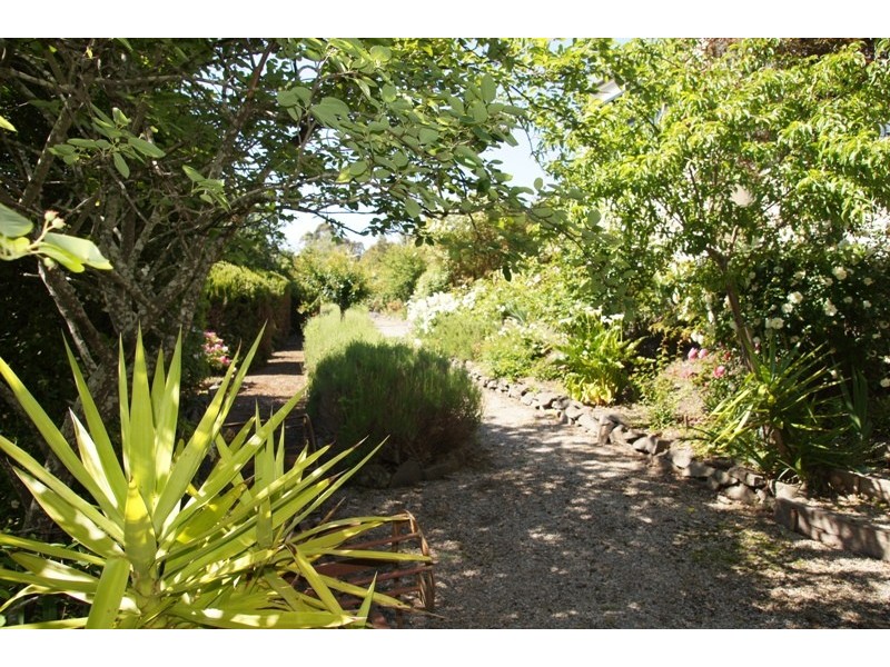 6 Erinvale Close, Gisborne VIC 3437