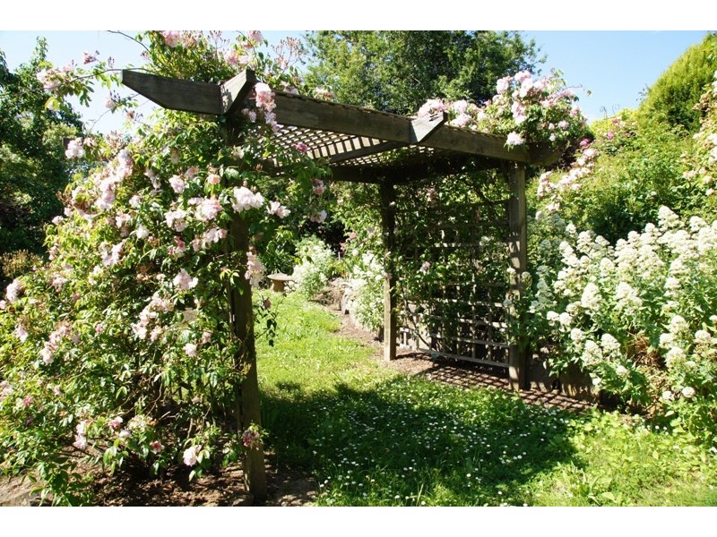 6 Erinvale Close, Gisborne VIC 3437