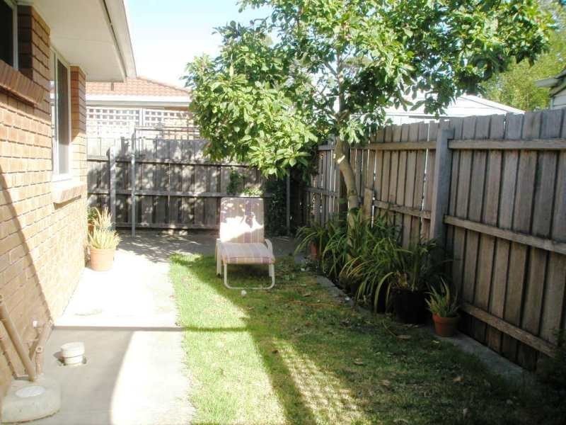 1/21 OShannassy Street, Essendon North VIC 3041