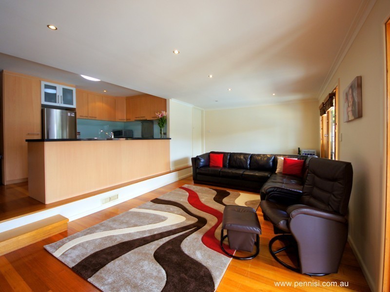 16 Grant Grove, Keilor East VIC 3033