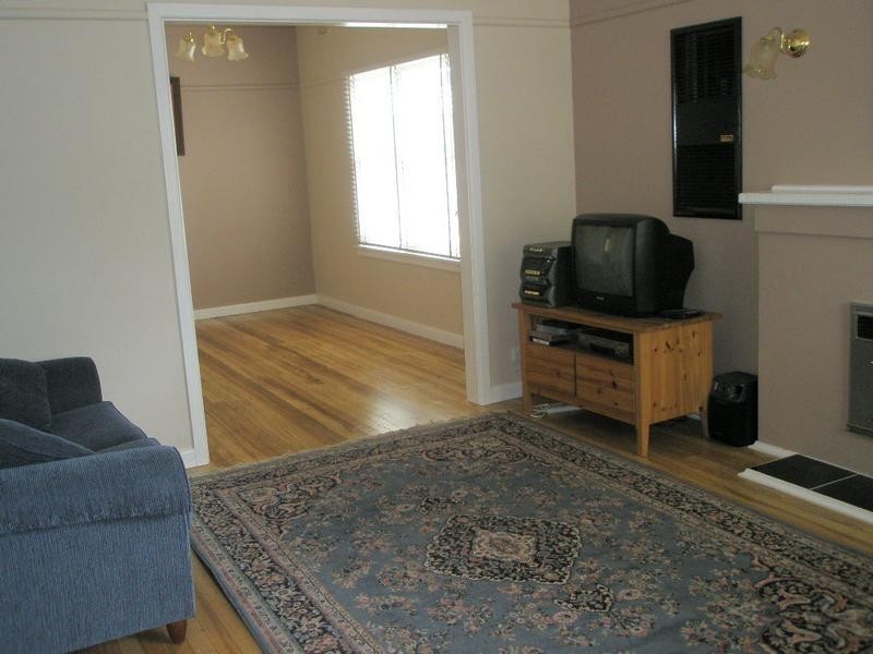 4 Karadoc Avenue, Pascoe Vale VIC 3044