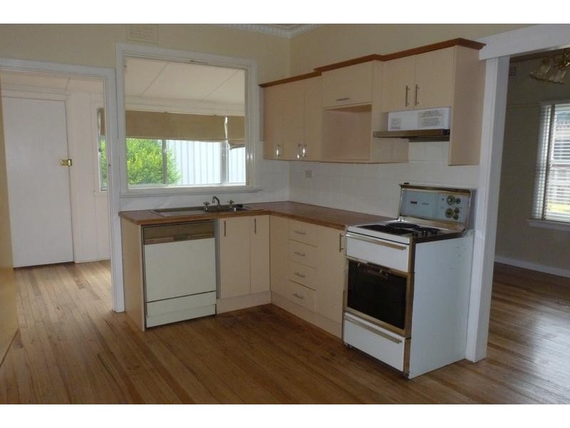 4 Karadoc Avenue, Pascoe Vale VIC 3044