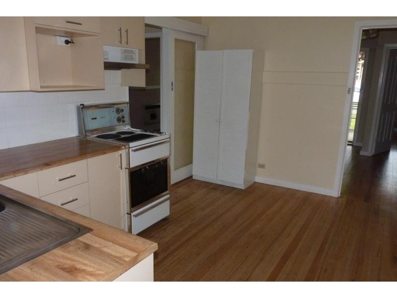 4 Karadoc Avenue, Pascoe Vale VIC 3044